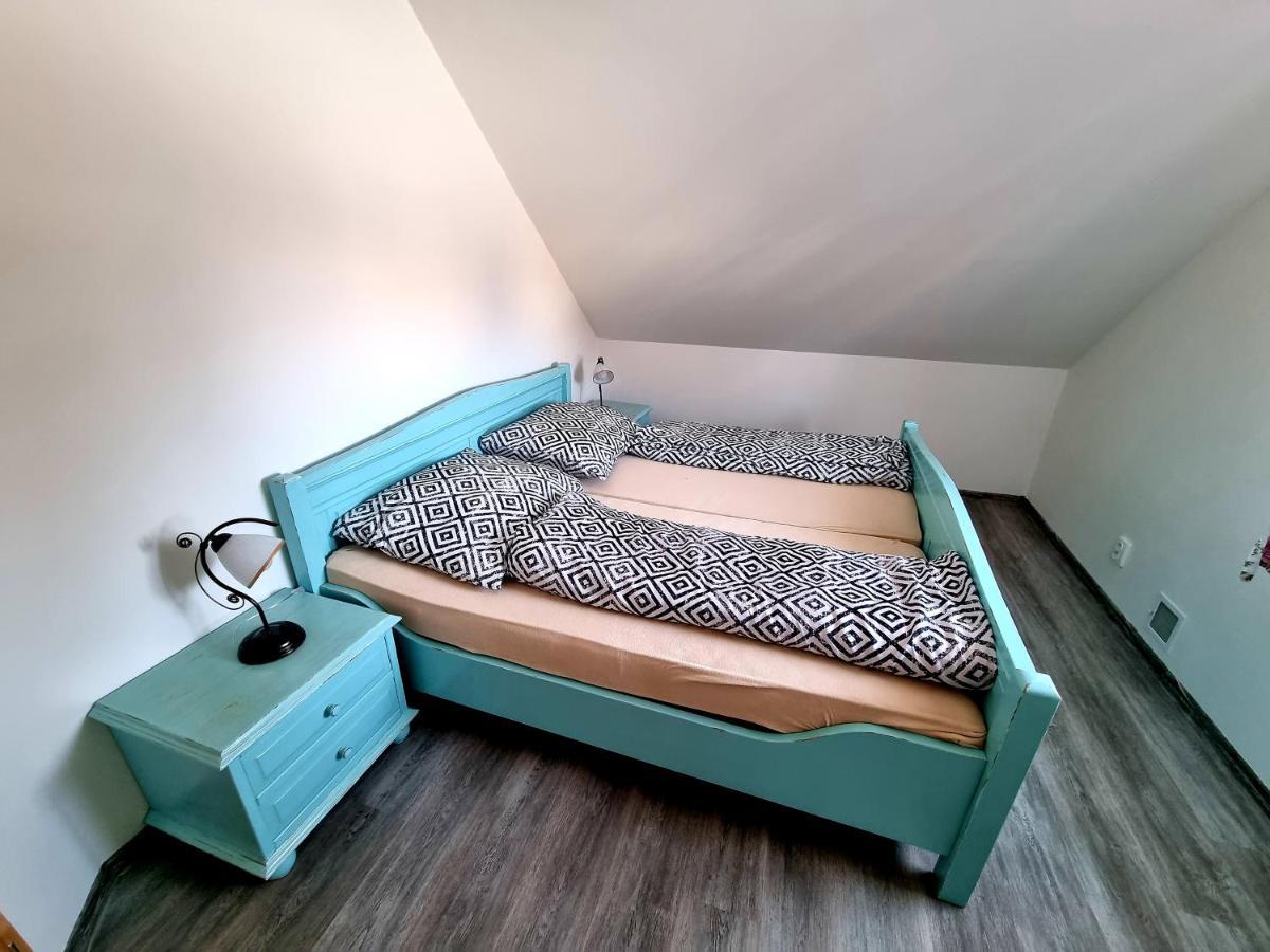 נובה מסטו פוד סמרקם Dum A Chatka Pod Smrkem מראה חיצוני תמונה